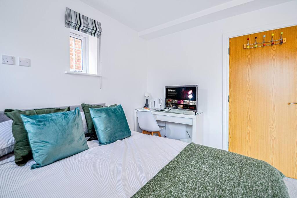 Entire House Sleeps 8 Near The River Thames Maidenhead Zewnętrze zdjęcie